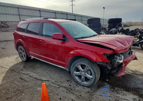 2017 Dodge Journey Crossroad z USA, uszkodzony, nr VIN 3C4PDCGBXHT633180